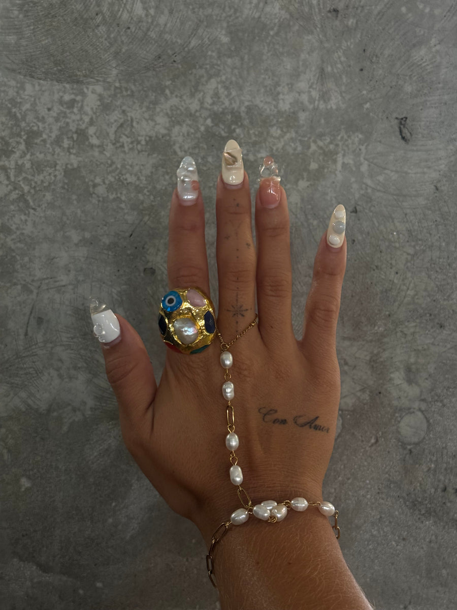 Thick Perlita Hand Chain